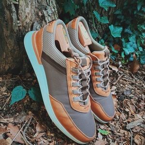 Wolf & Shepherd Crossover™ Victory Sneaker (Men’s 11) in Khaki / Honey Mens